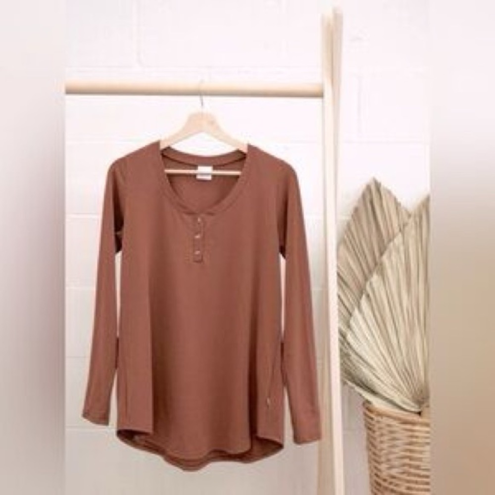 Jax + Lennon Henley Size Large
